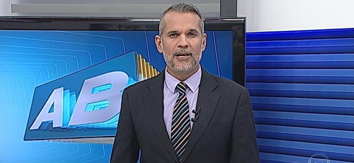 O jornalista Alexandre Farias foi atingido na cabeça por uma bala perdida - Reprodução/TV Globo