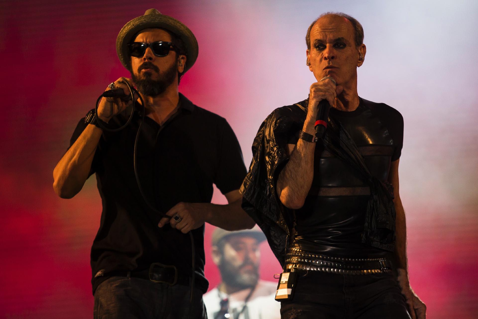 Jorge Du Peixe, vocalista da Nação Zumbi, se apresenta com Ney Matogrosso no Palco Sunset do Rock in Rio 2017 - Bruna Prado/UOL