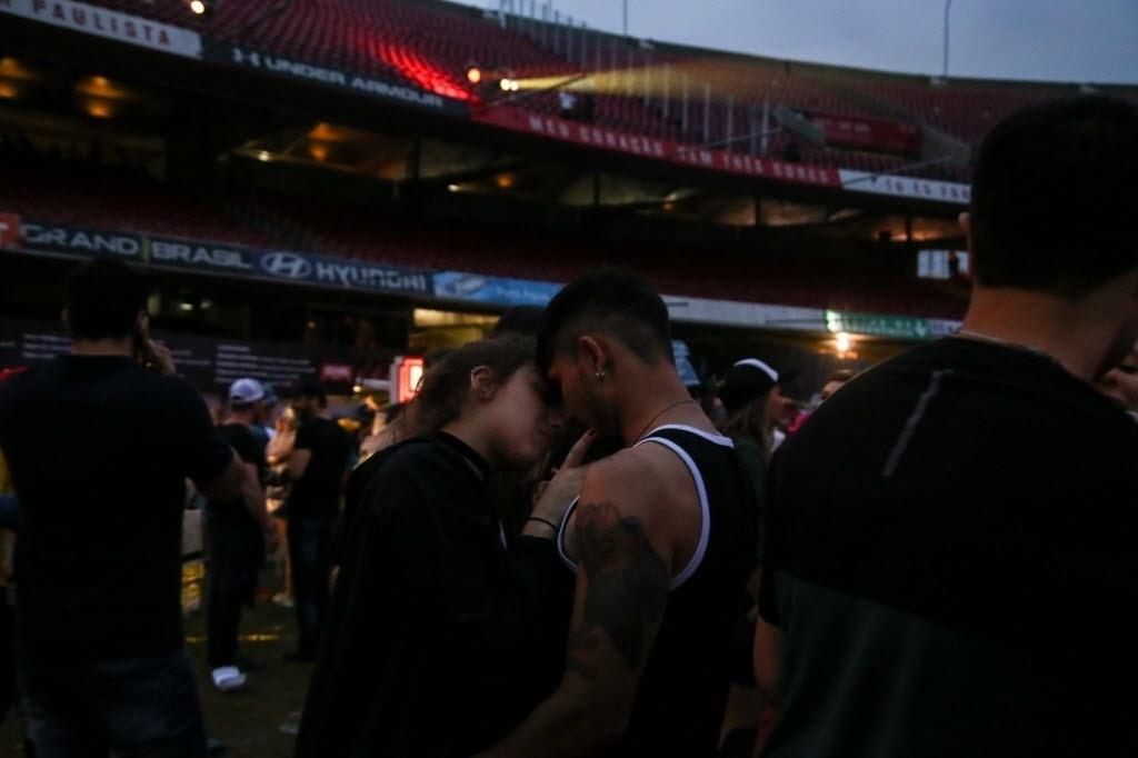 Pegação e clima de romance no VillaMix Festival São Paulo, no Estádio do Morumbi - Amanda Perobelli/UOL