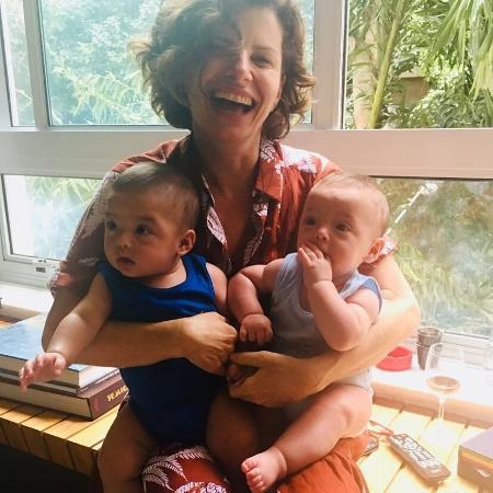 Debora Bloch com os filhos gêmeos de Bruno Mazzeo - Reprodução/Instagram