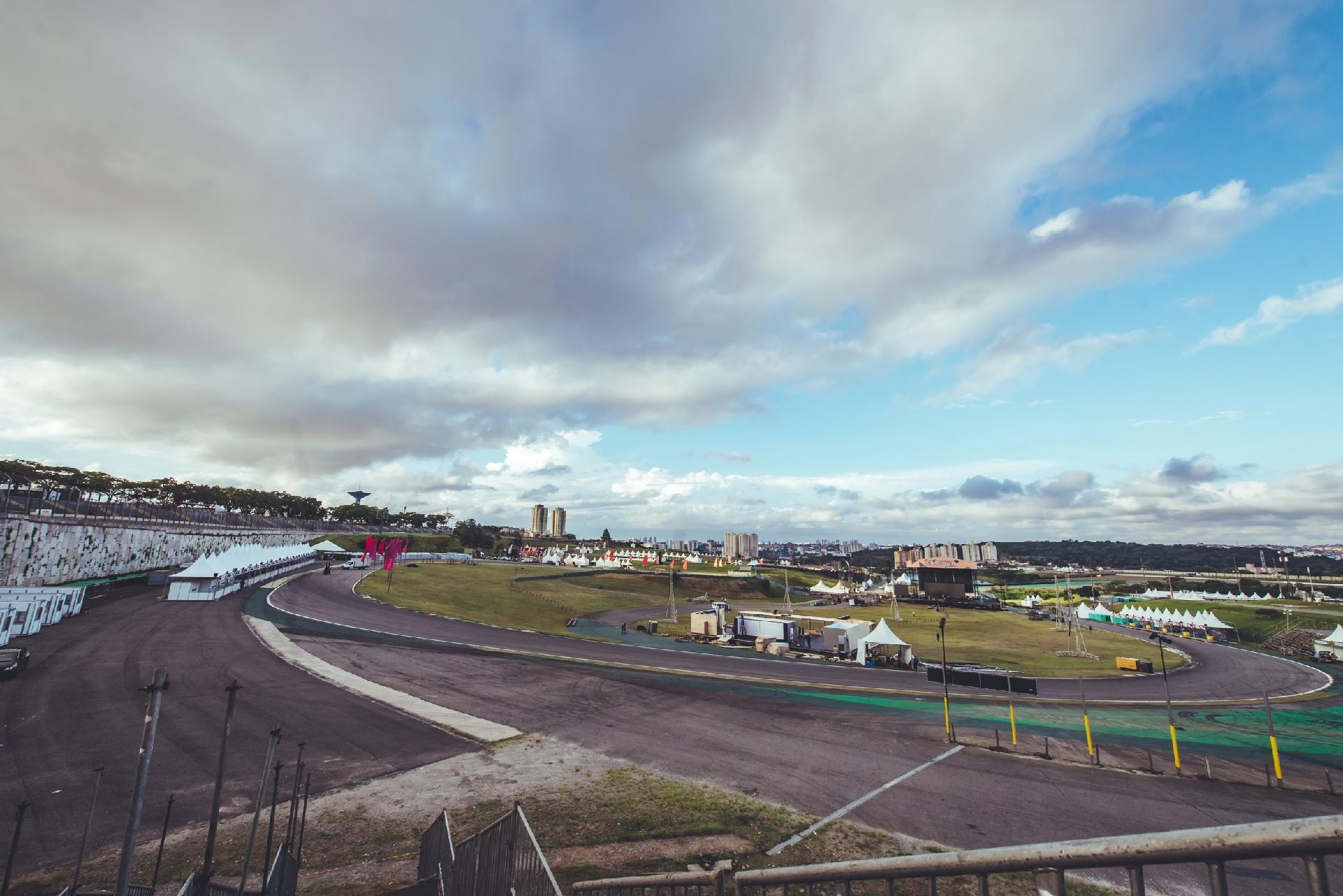 Montagem do festival Lollapalooza Brasil 2018, no Autódromo de Interlagos - Camila Cara/Divulgação