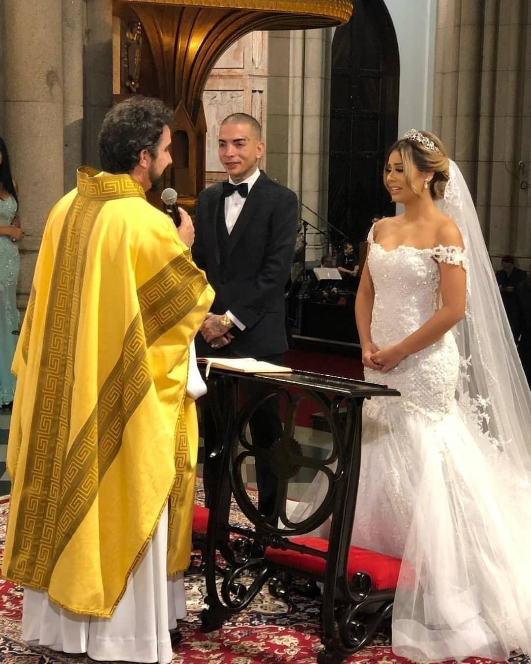 Lexa emocionada durante a cerimônia de seu casamento com Guimê, realizado pelo padre Fábio de Melo - Reprodução/Instagram
