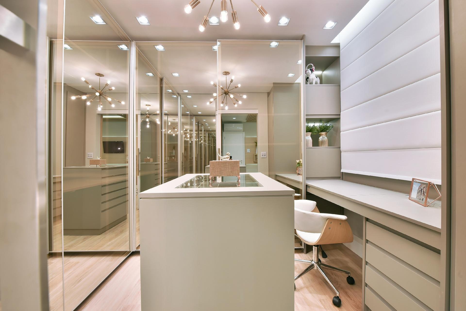 Fotos Closet e home office podem ficar juntos; veja ideias para ganhar