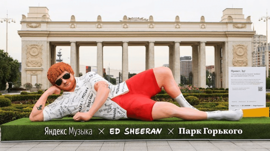 Estátua gigante de Ed Sheeran, em Moscou (Rússia) - Reprodução/Instagram