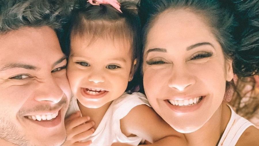 Mayra Cardi e Arthur Aguiar vivem idas e vindas e são pais de Sophia, de 2 anos - Reprodução/Instagram