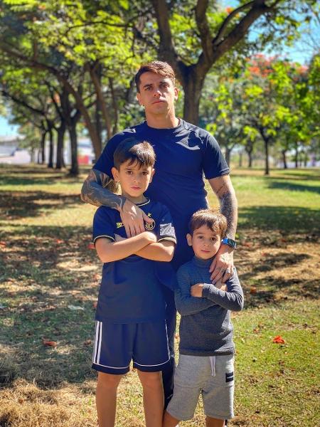 Fagner posa com os filhos nas redes sociais - Reprodução/Instagram @fagneroficial23