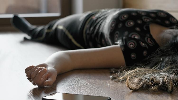 Desmaio, pessoa desmaiada, síncope - iStock - iStock