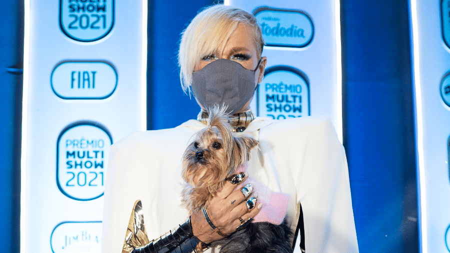 Xuxa vai com o cachorro no Prêmio Multishow 2021 - Divulgação/Multishow