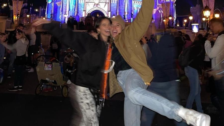 Sasha e Bruna Marquezine na Disney da Califórnia, nos Estados Unidos.  - Reprodução/Instagram