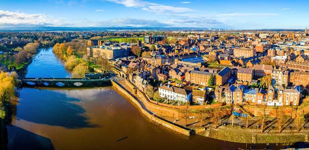 Chester, no noroeste inglês, tem extensos muros romanos 