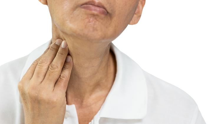 Laringe, pescoço, garganta, câncer de laringe - iStock - iStock