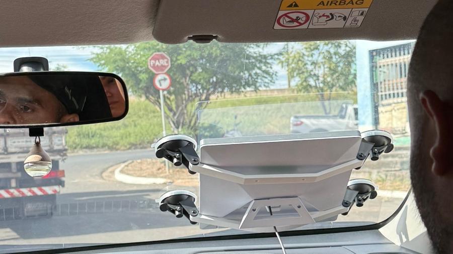 No Piauí (foto) e em outros estados, motoristas têm relatado recebimento de multas por instalação de antena da Starlink para acesso à internet No Piauí (foto) e em outros estados, motoristas têm relatado recebimento de multas por instalação de antena da Starlink para acesso à internet