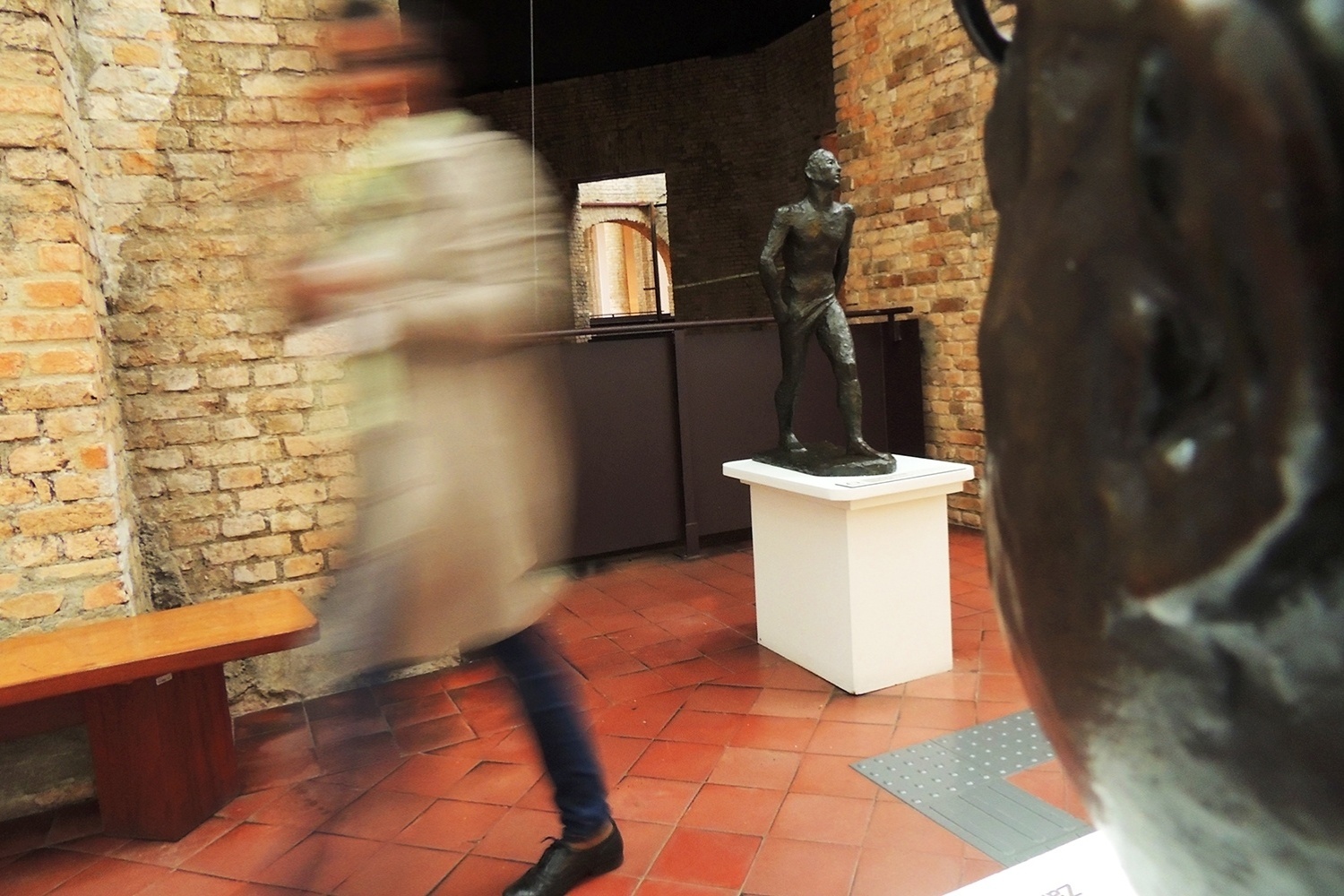 Foto de Barbara Barros. Dez alunos do Curso de Fotografia para Deficientes Visuais, da Pinacoteca do Estado de São Paulo,  expõem seus trabalhos no museu a partir do dia 28 de novembro na mostra "Transver - fotografias feitas por pessoas com deficiência visual", que fica em cartaz até dia 3 de abril de 2016. - Barbara Barros