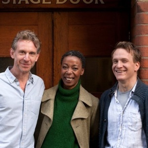 Os atores Jamie Parker, Noma Dumezweni e Paul Thornley, que vão interpretar Harry, Hermione e Ron na peça "Harry Potter and the Cursed Child" - Reprodução/Twitter/HPPlayLDN