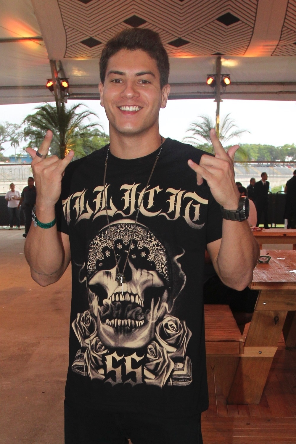 12.mar.2016 - O ator Arthur Aguiar, no ar em "Êta Mundo Bom", acompanhou os shows do primeiro dia do Lollapalooza 2016, no autódromo de Interlagos, em São Paulo - Rafael Cusato/Brazil News