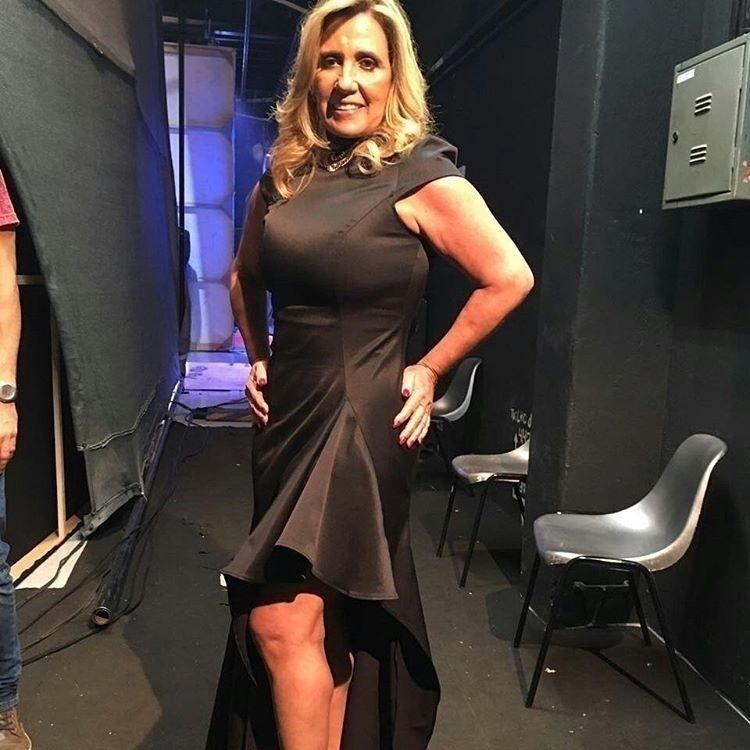 Com a autoestima elevada e também mais disposta, Rita Cadillac revela que tem feito vários shows por mês: "Graças a Deus não posso reclamar de nada. Minha agenda anda boa" - Reprodução/Record