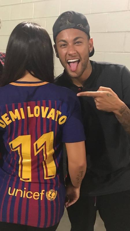 Neymar e Demi Lovato posam juntos com amigo - Reprodução/Instagram
