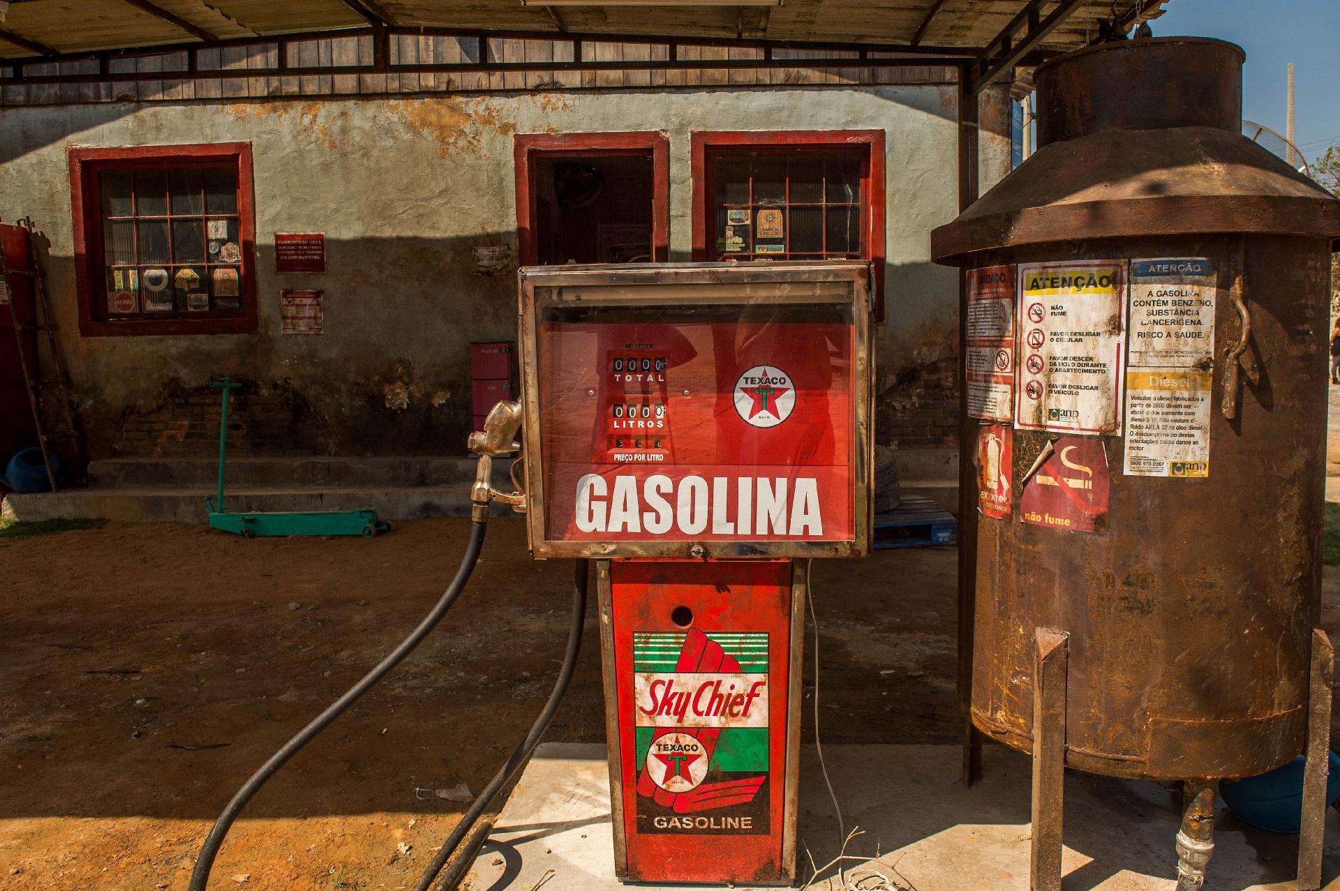 Não faltou nem posto de gasolina na cidade cenográfica de Pedra Santa. A equipe de produção da novela de Walcyr Carrasco caprichou nos detalhes - Raquel Cunha/Globo
