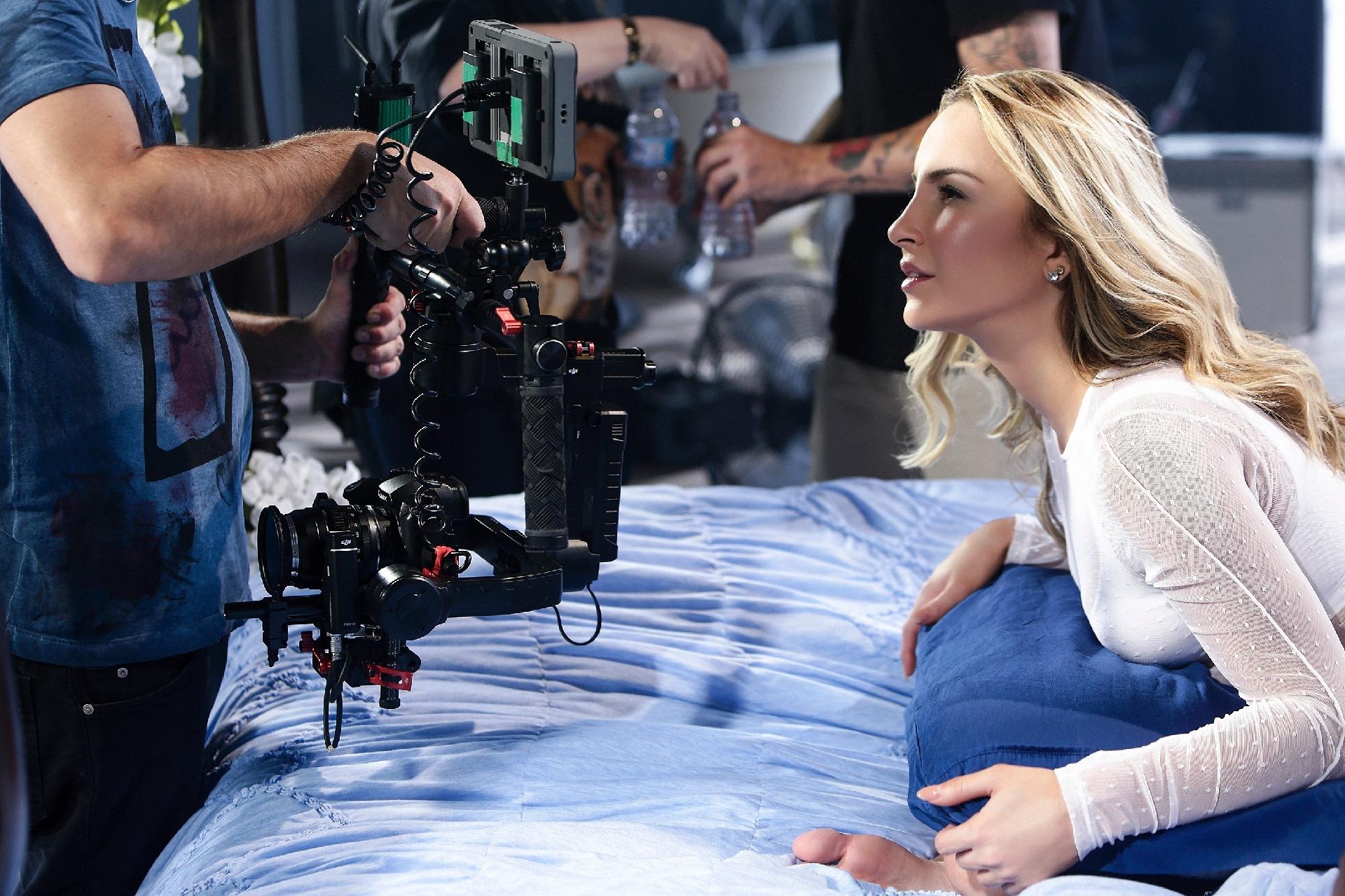 Claudia Leitte nos bastidores da gravação do videoclipe de "Pode Ter" - Divulgação