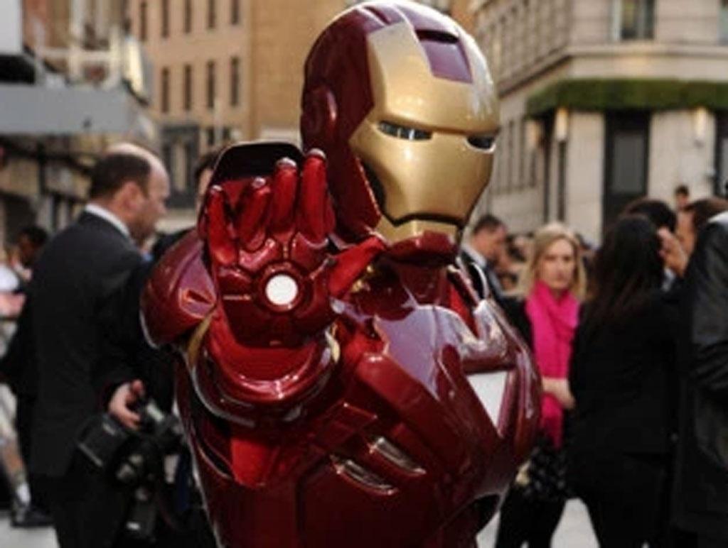 Homem fantasiado de Homem de Ferro foi preso por roubar turista - Reprodução