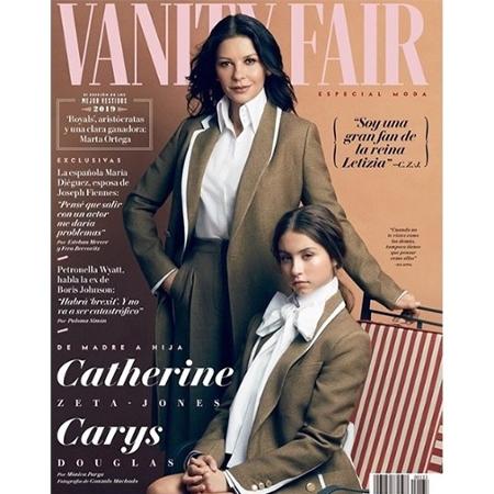 Gêmeas? A mãe Catherine Zeta-Jones, 49, posou com a filha Carys Douglas, 16 - Reprodução/Twitter
