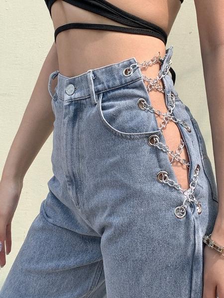 "Chain jeans" é o nome dado à peça que vem conquistando influenciadores nas redes sociais e pode ser feita em casa com calças que não servem mais - Reprodução/Twitter