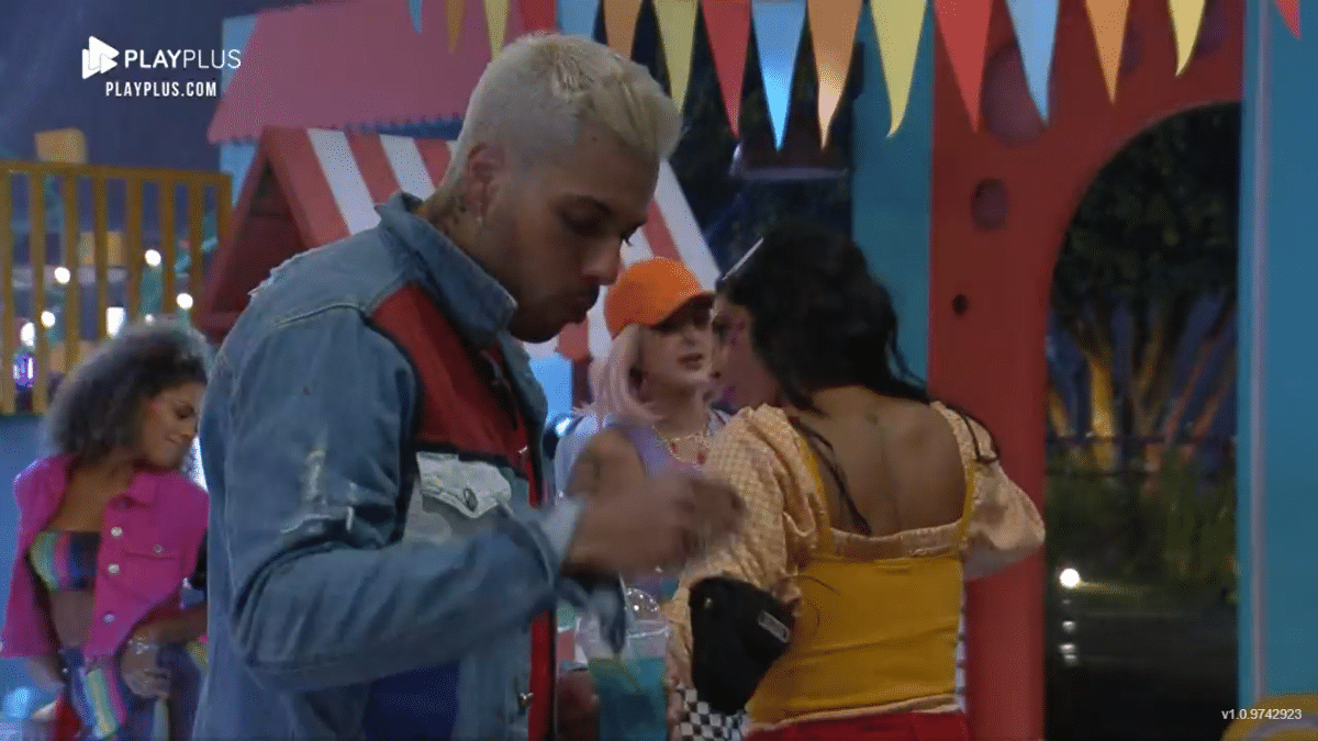 A Fazenda 2021: Gui Araujo durante a festa com show sertanejo - Reprodução/Playplus