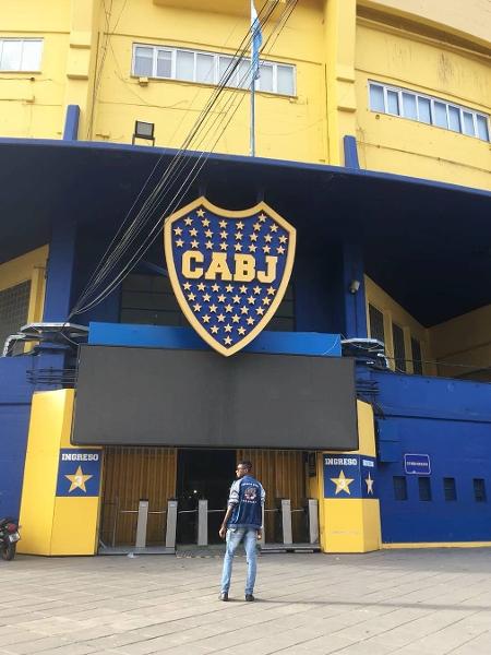 Dudu frente al estadio de Boca Juniors - Reproducción/Instagram - Reproducción/Instagram