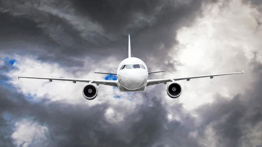 As turbulências em voo são associadas a dias com tempo ruim, mas até mesmo em dias de céu claro é possível que o avião enfrente turbulência