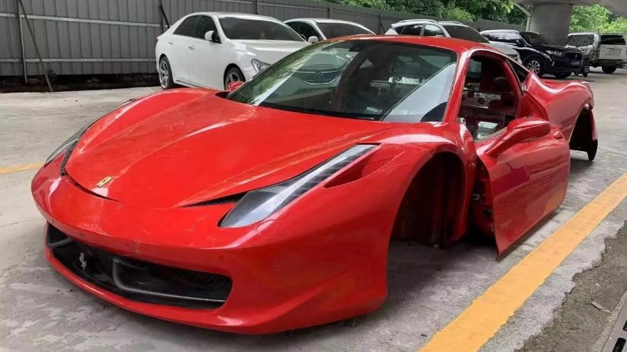 Carcaça de Ferrari 458