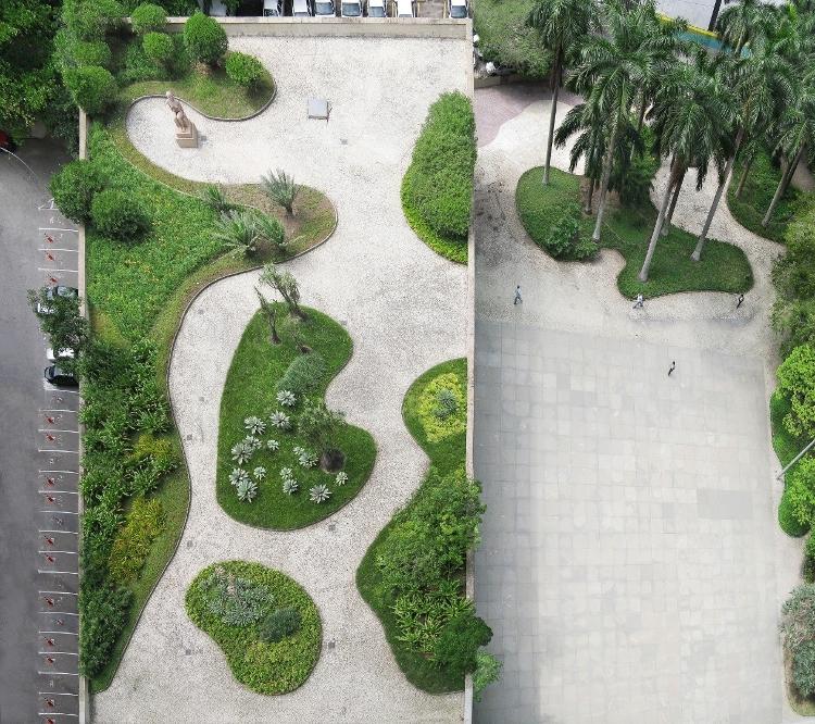 Os jardins do Palácio Capanema são assinados por Roberto Burle Marx Os jardins do Palácio Capanema são assinados por Roberto Burle Marx