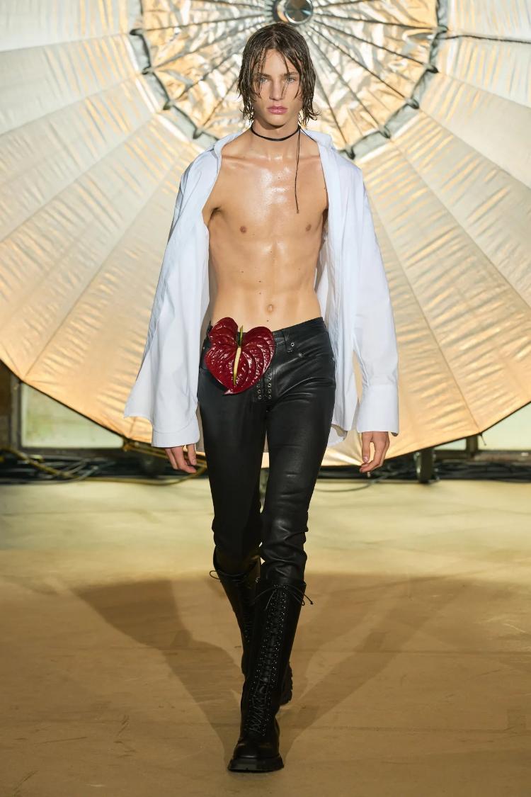 Desfile Primavera 2023 de Ludovic de Saint Sernin Desfile Primavera 2023 de Ludovic de Saint Sernin