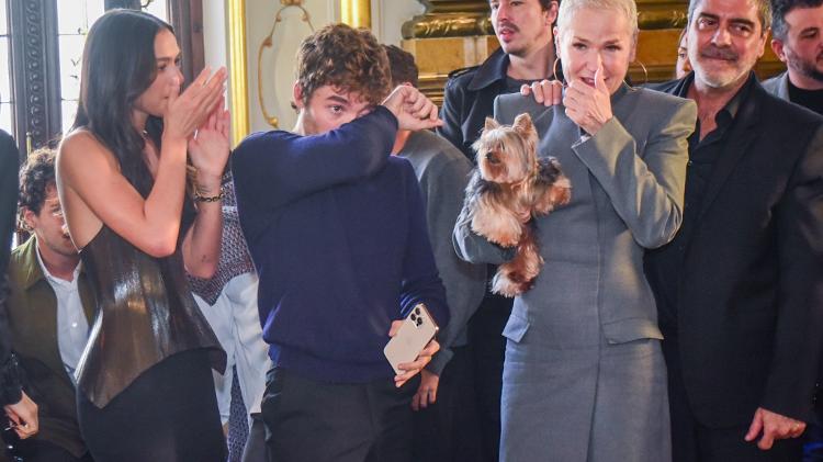 Bruna Marquezine, João Lucas e Xuxa se emocionaram com o desfile da marca de Sasha Bruna Marquezine, João Lucas e Xuxa se emocionaram com o desfile da marca de Sasha
