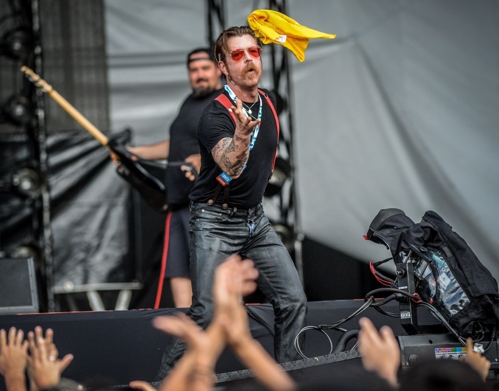 12.mar.2016 - O Eagles of Death Metal se apresenta no palco Onix no Lollapalooza Brasil 2016, em São Paulo - Francisco Cepeda/AGNews