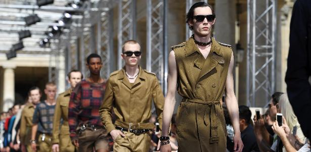 Tons de bege, chocolate e cáqui permitiram ao diretor artístico da Louis Vuitton Homme, o britânico Kim Jones, reviver imagens de sua infância no Quênia e em Botsuana. - Getty Images - Getty Images