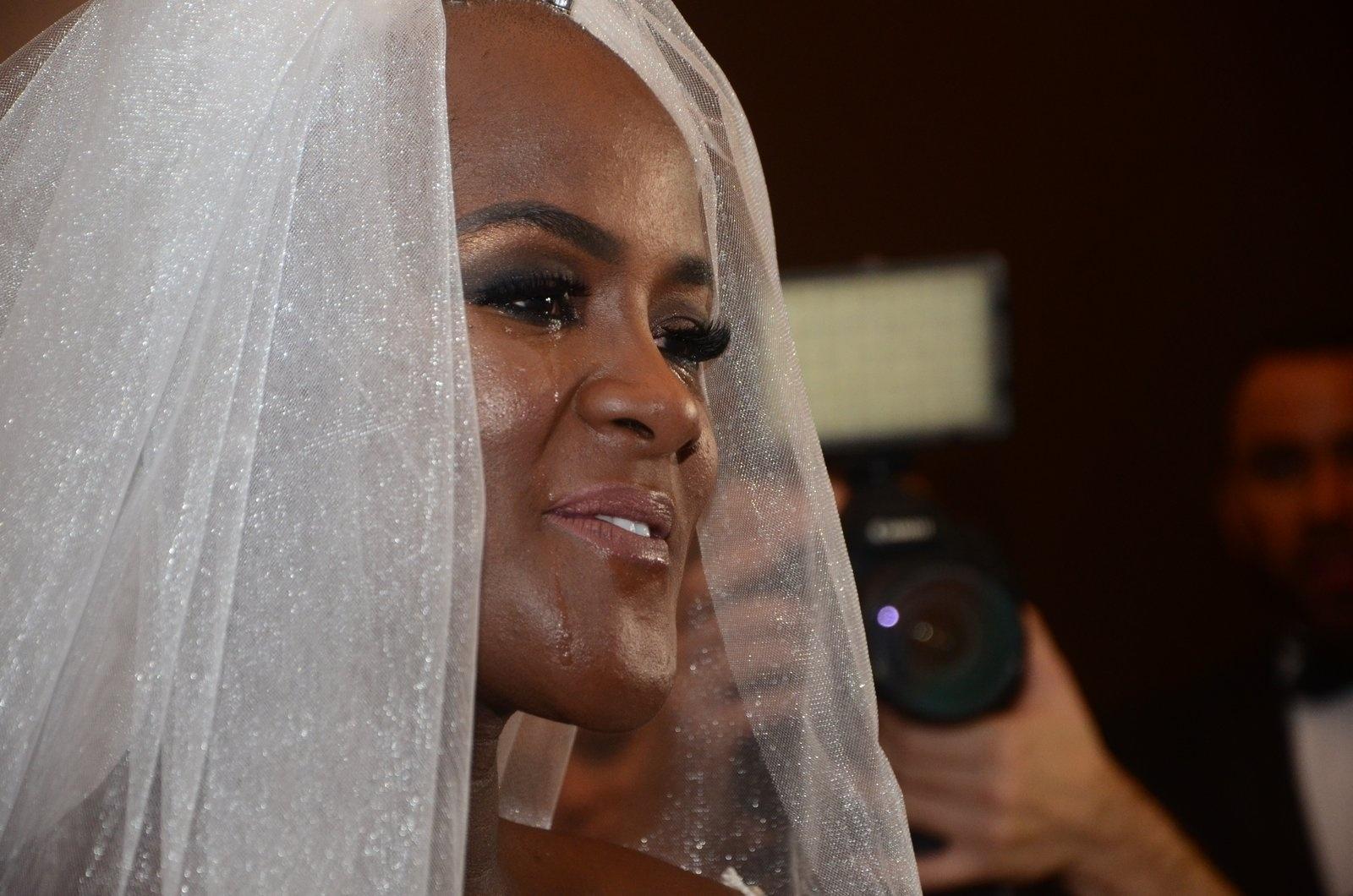 Ex-BBB Angélica Ramos se emociona e chora durante cerimônia de casamento com o empresário francês Laurent Mougeot em São Paulo - Eduardo Martins/AgNews