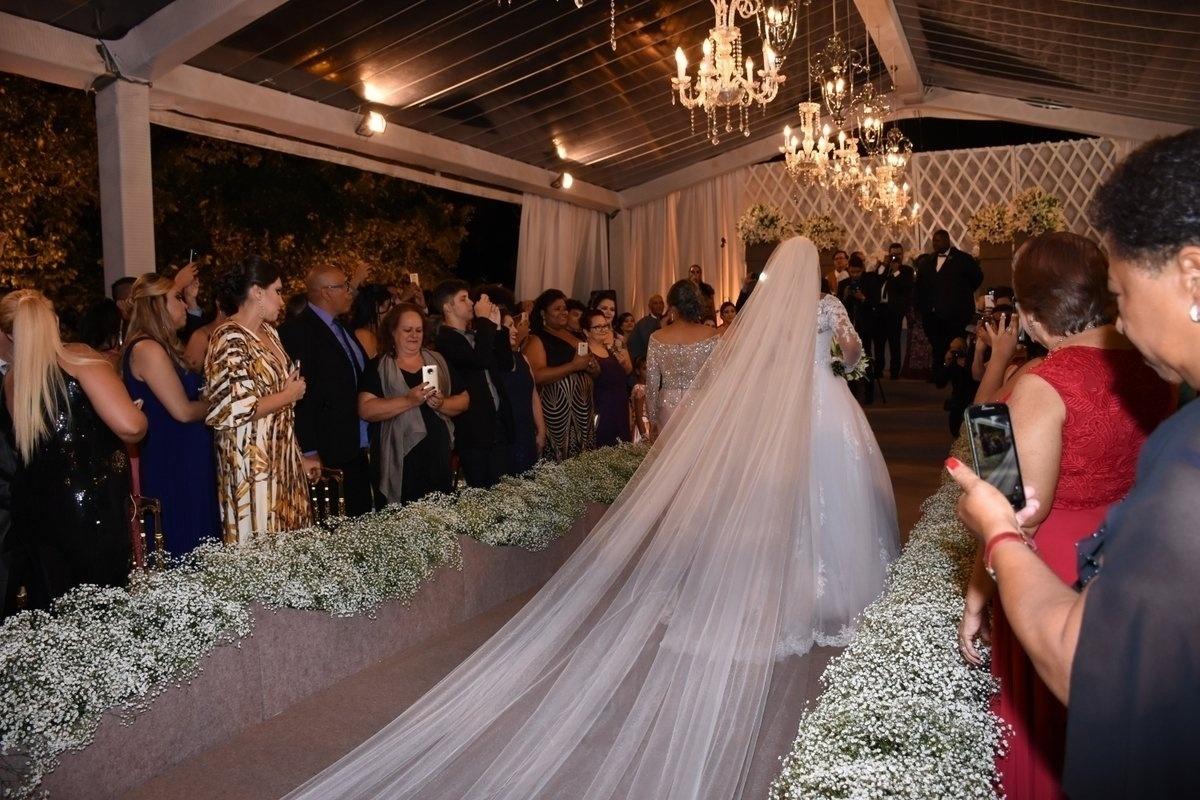 Péricles e a pedagoga Lidiane Santos se casam no Recife - AgNews