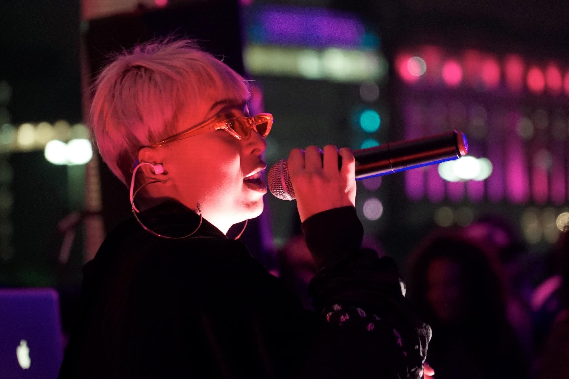 Cantora de R&B Altniss, nova aposta da produtora Boogie Naipe - Cinematik Studios