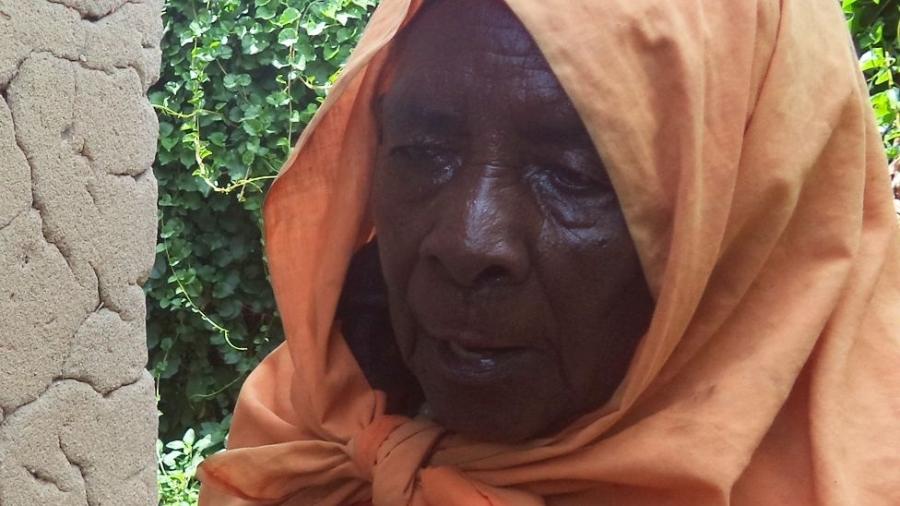 Zura Karuhimbi fingiu ser bruxa para salvar dezenas de pessoas que escondia em casa - Jean Pierre Bucyensenge