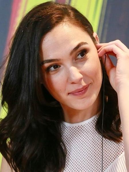 Intérprete da Mulher-Maravilha, a atriz Gal Gadot posou para fotos durante sessão em São Paulo, antes de visitar a CCXP - Iwi Onodera/UOL - Iwi Onodera/UOL