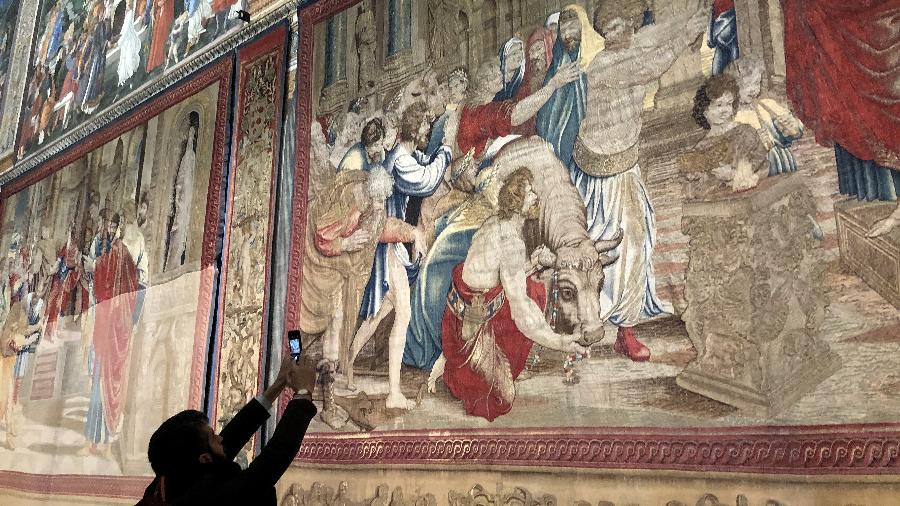 17.02.2020 - Uma das tapeçarias de Rafael penduradas na Capela Sistina - Vera Shcherbakova/TASS