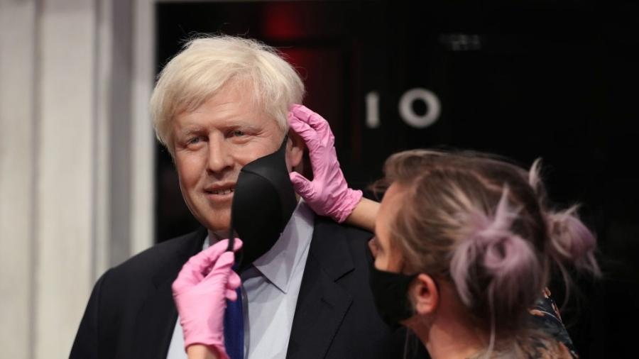 Obra de cera de Boris Johnson com máscara no museu Madame Tussauds de Londres - Yui Mok / PA Images via Getty Images