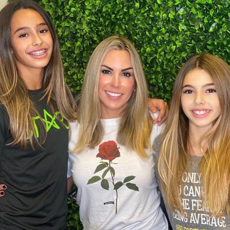 Joana Prado ao lado das filhas, Victoria e Kyara - Reprodução/Instagram