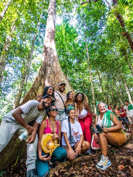 Turistas conhecem a floresta amazônica, em passeio guiado pela comunidade do Tumbira - Helena Alba/Creators Academy - Helena Alba/Creators Academy