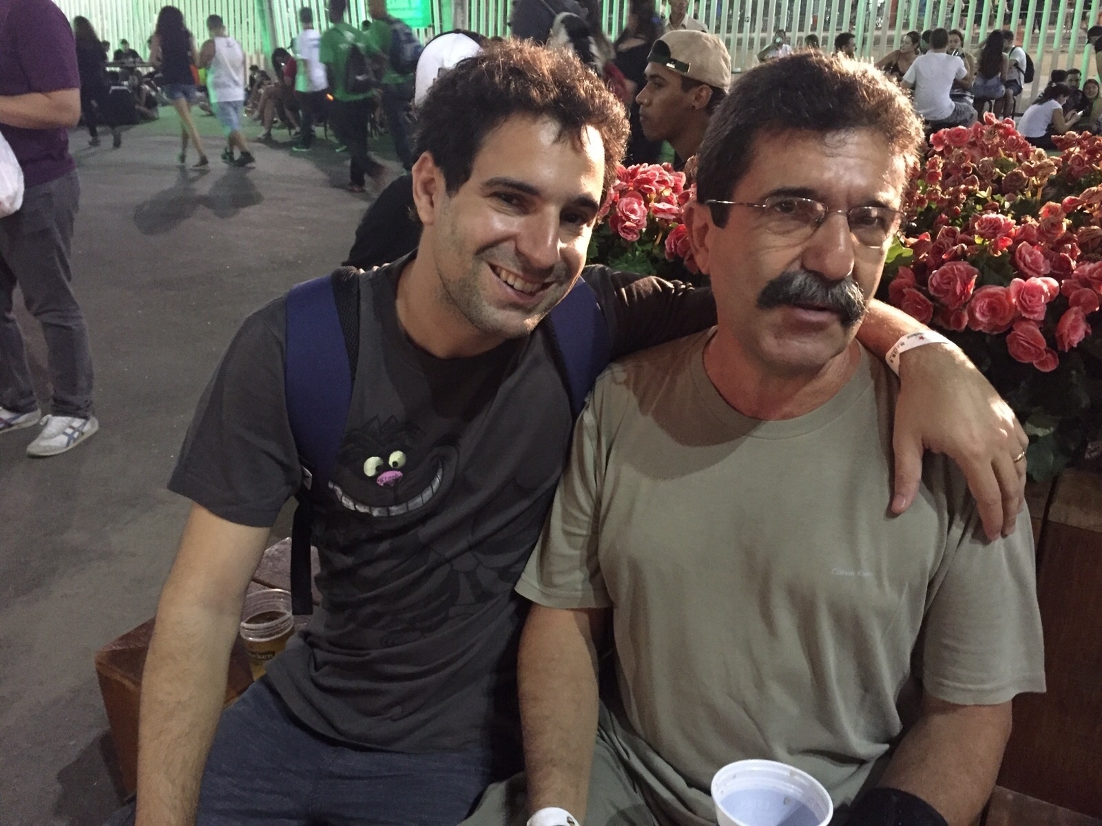 25.set.2015 - Eduardo Ferreira Gomes com o filho Rafael no Rock in Rio - Felipe Cruz/UOL