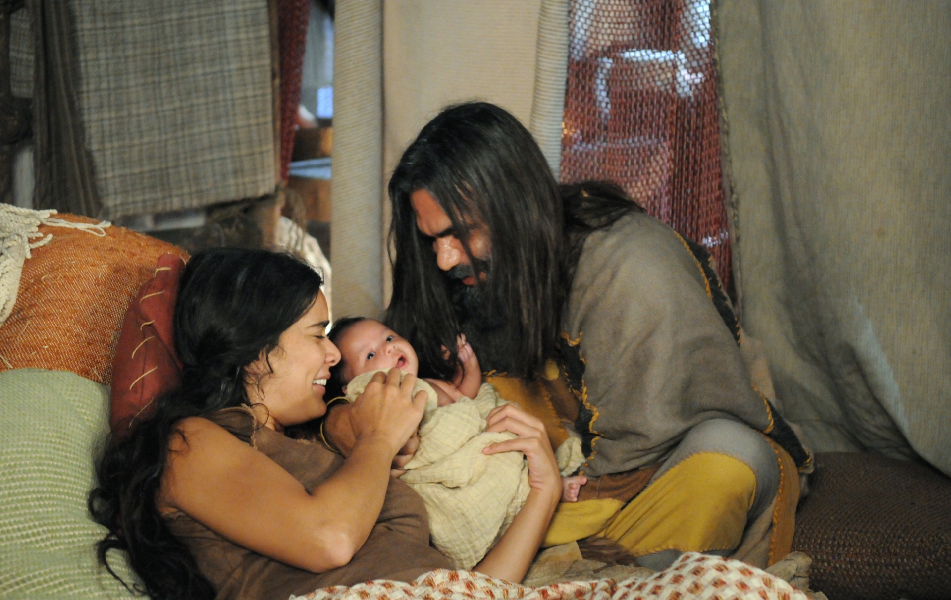 Abigail (Bianka Fernandes) dá à luz uma menina em "Os Dez Mandamentos - Nova Temporada" - Munir Chatack/Record