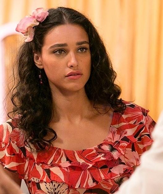 Famosas com sobrancelhas naturais - Débora Nascimento - Divulgação/TV Globo