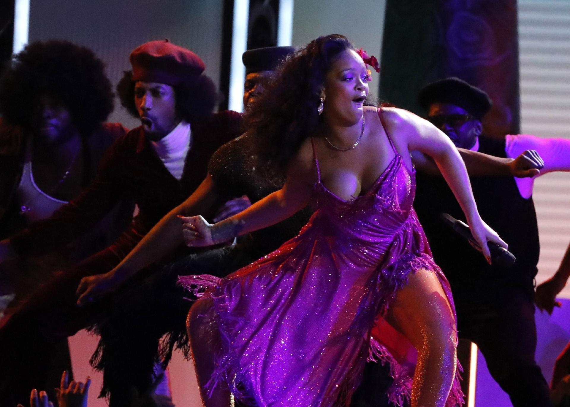 Rihanna faz performance arrasadora da música "Wild Thoughts" no Grammy 2018 - Lucas Jackson/Reuters