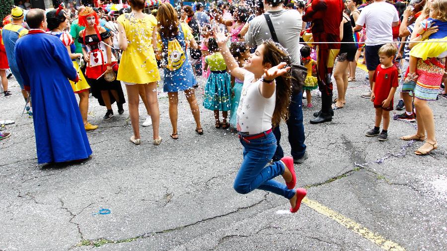 No primeiro dia de desfile dos blocos de carnaval em São Paulo, pelo 4º ano consecutivo o bloco infantil Mamãe eu Quero, agita a criançada e toda família na manhã deste sábado (03) no bairro das Perdizes, zona oeste da capital - ALOISIO MAURICIO/FOTOARENA/FOTOARENA/ESTADÃO CONTEÚDO