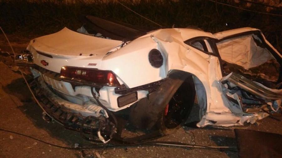 Camaro do MC Brisola ficou partido ao meio após acidente - Divulgação/Polícia Rodoviária Federal